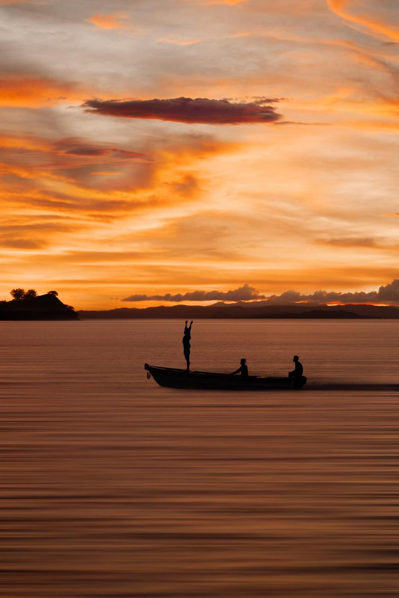 Hotel Menjaga Bay Labuan Bajo Exterior foto